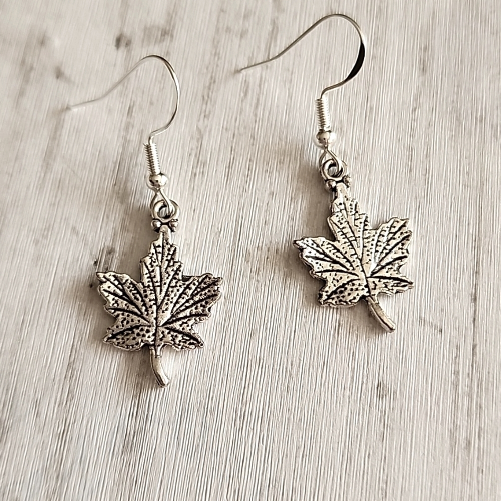 925S post Maple Leaf Earrings Tibeten Alloy